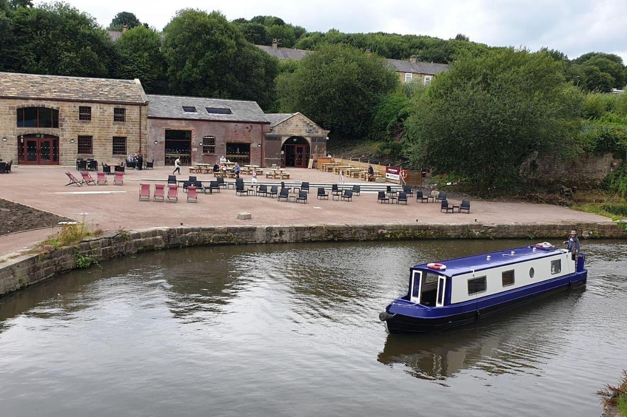 Buck - En-Suite Room In Canalside Guesthouse เบิร์นลีย์ ภายนอก รูปภาพ