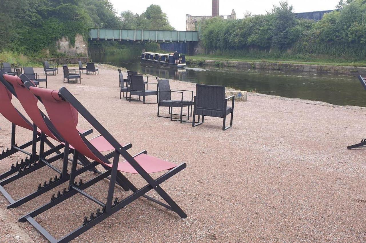 Buck - En-Suite Room In Canalside Guesthouse เบิร์นลีย์ ภายนอก รูปภาพ